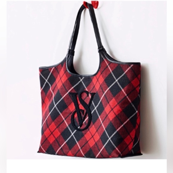 🆕 RESERVED FB 2PC VICTORIA'S SECRET VS PLAID TOTE & COZY BLANKET THROW CHRISTMAS - Picture 2 of 12